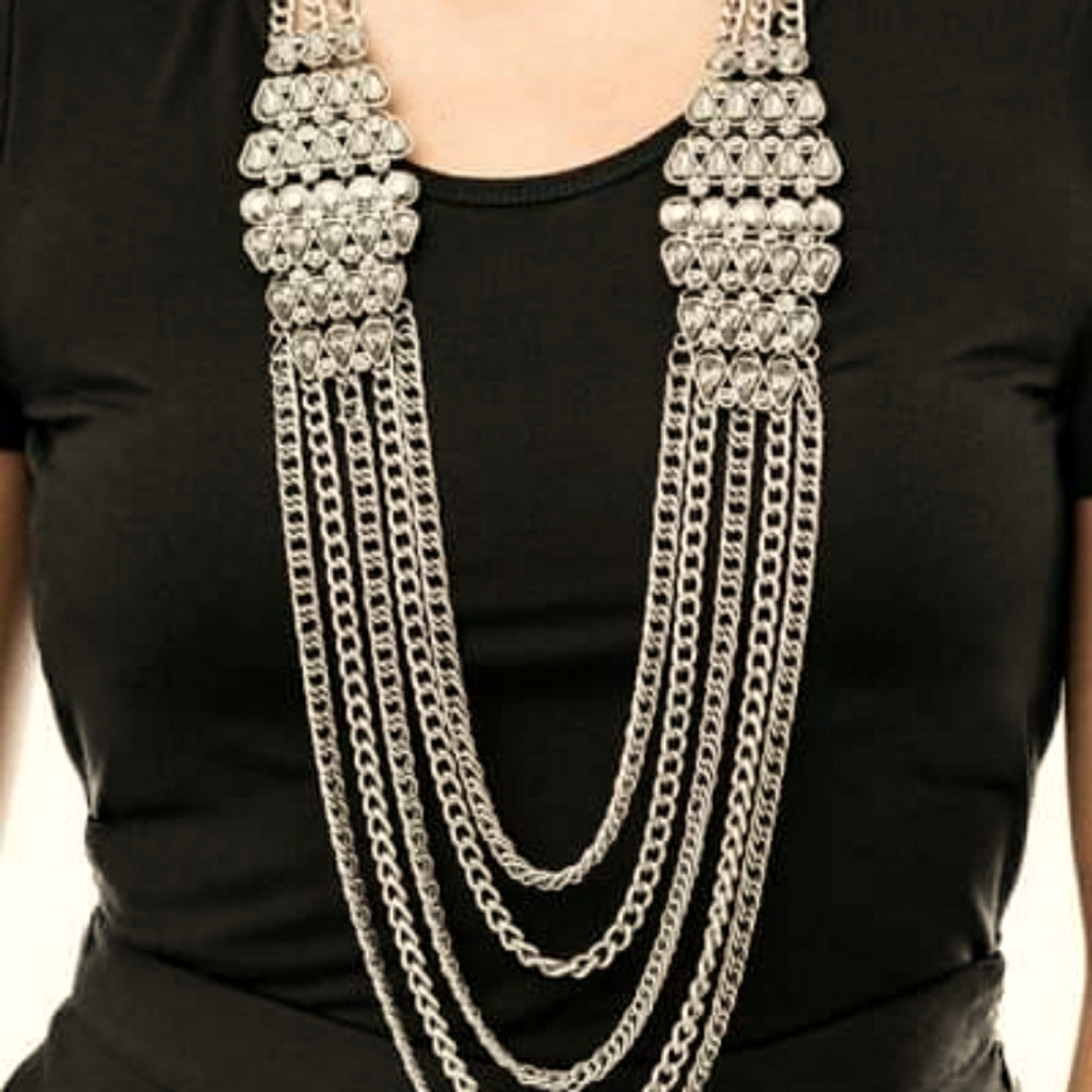 Zi Necklace with free earrings